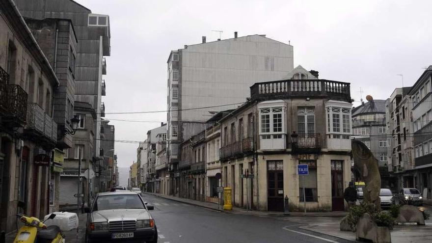 Las construcciones más antiguas de Porta do Sol y la avenida Fernando Conde podrían convertirlas en candidatas para un plan especial de recuperación urbana . // Bernabé/Javier Lalín