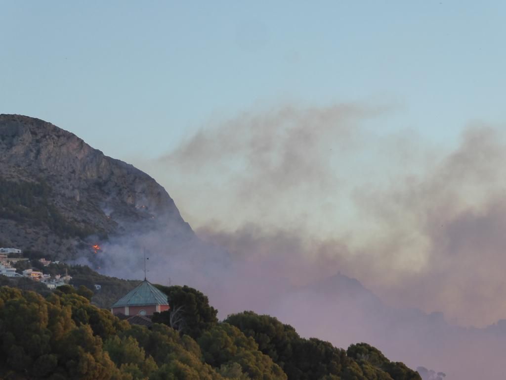 Estas son las imágenes del incendio de Altea Hills y Mascarat