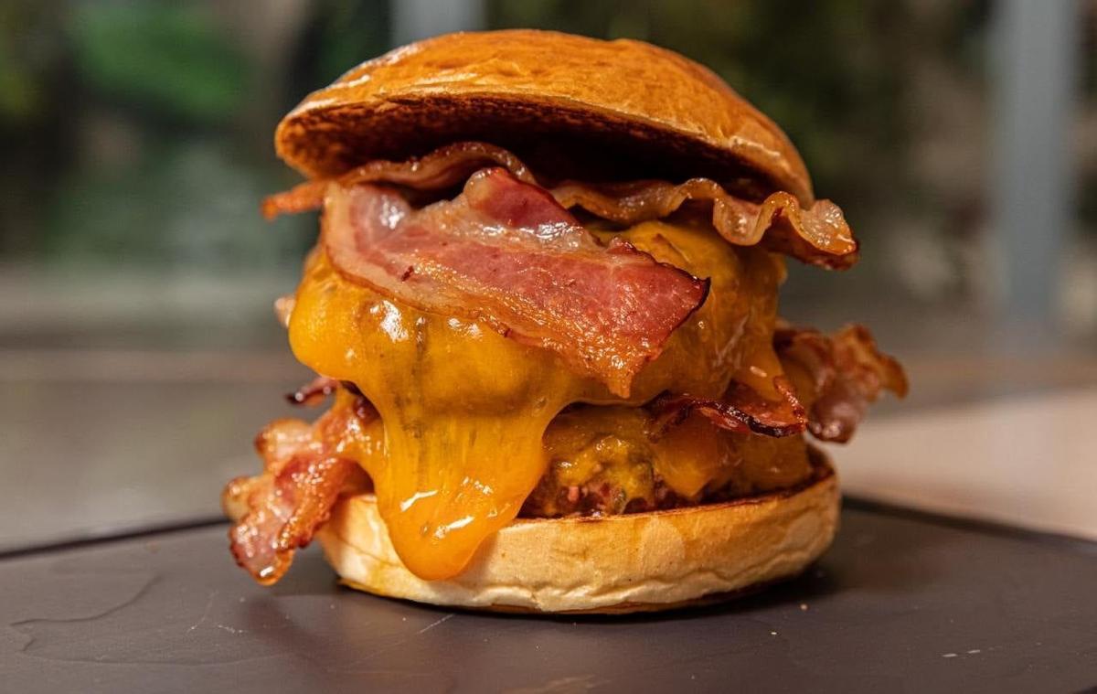 Hamburguesa con bacon y queso de Steakburger