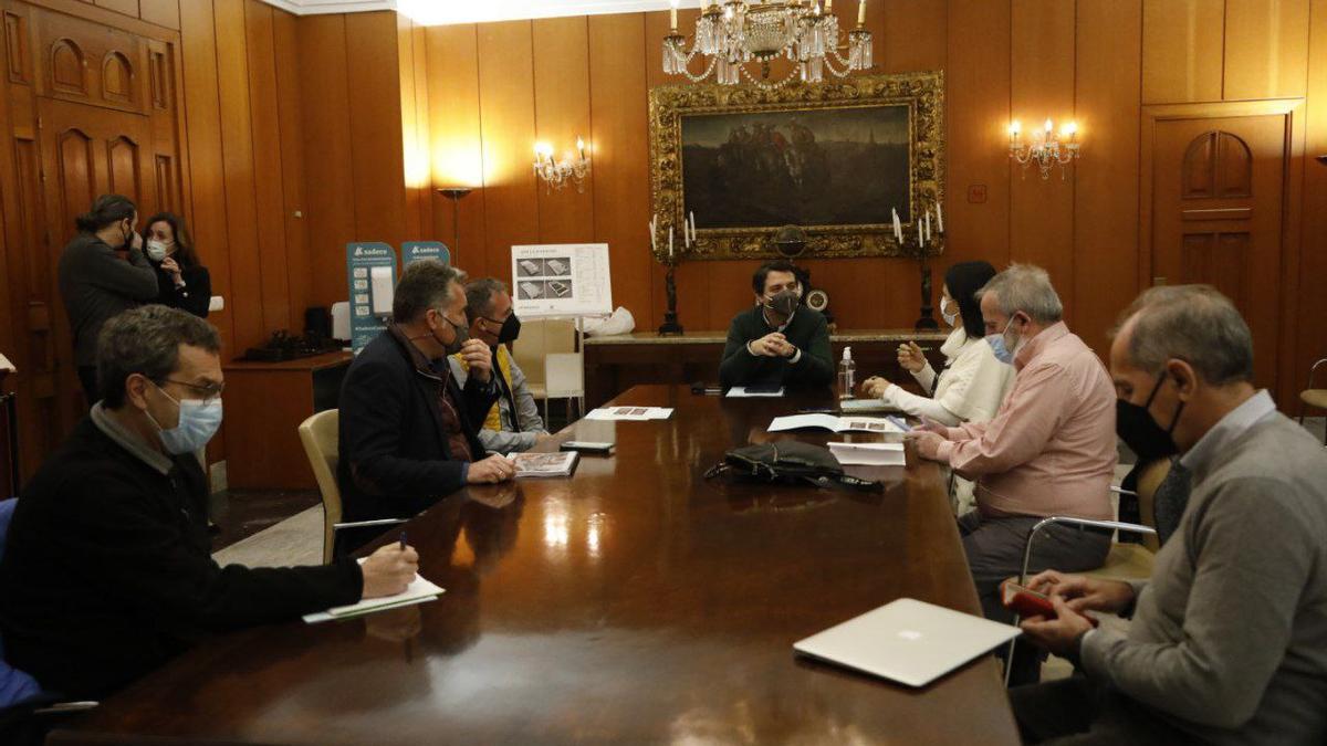 Presentación a los vecinos del proyecto para el Pabellón de la Juventud.