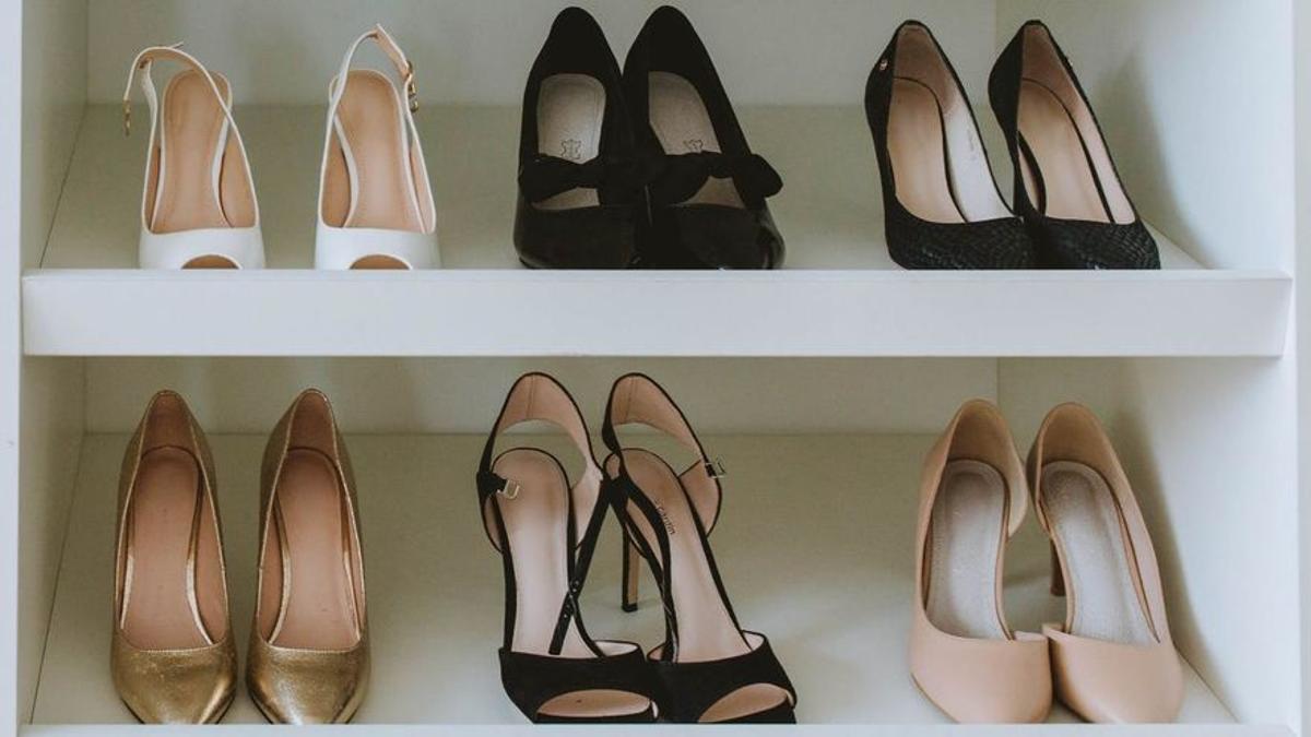 Amazon arrasa con el artículo que hará que los zapatos ya no ocupen espacio en el armario