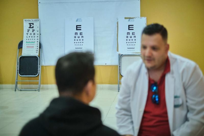 Ópticos 'voluntarios' en Tenerife