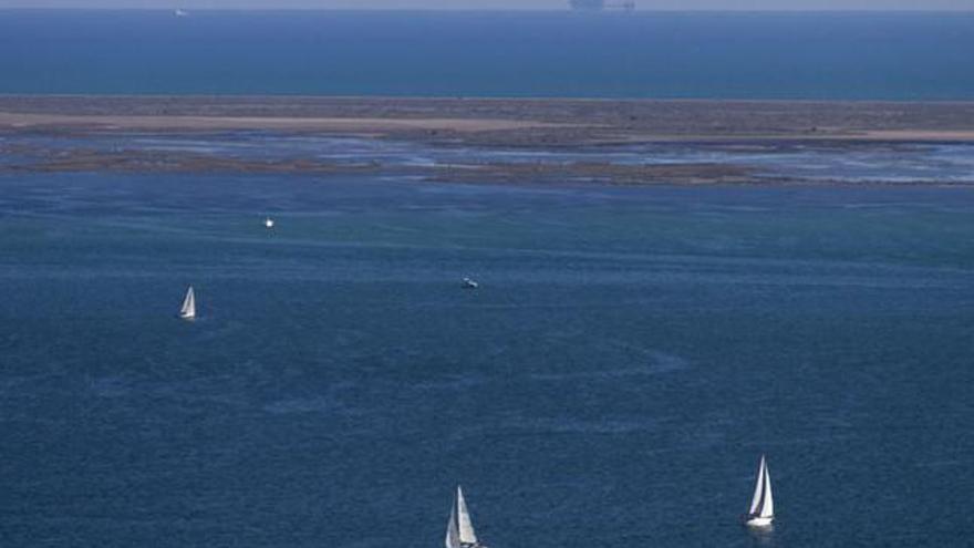 Hallan un cadáver en las aguas del puerto de San Carlos de la Rápita