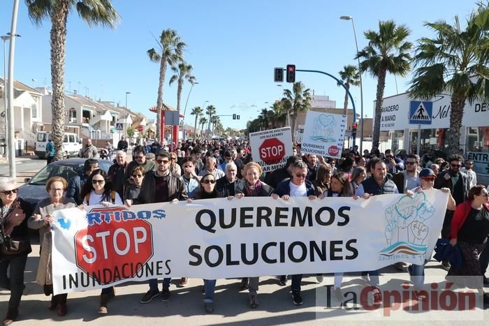 Los Alcázares se echa a la calle para exigir soluciones a las inundaciones