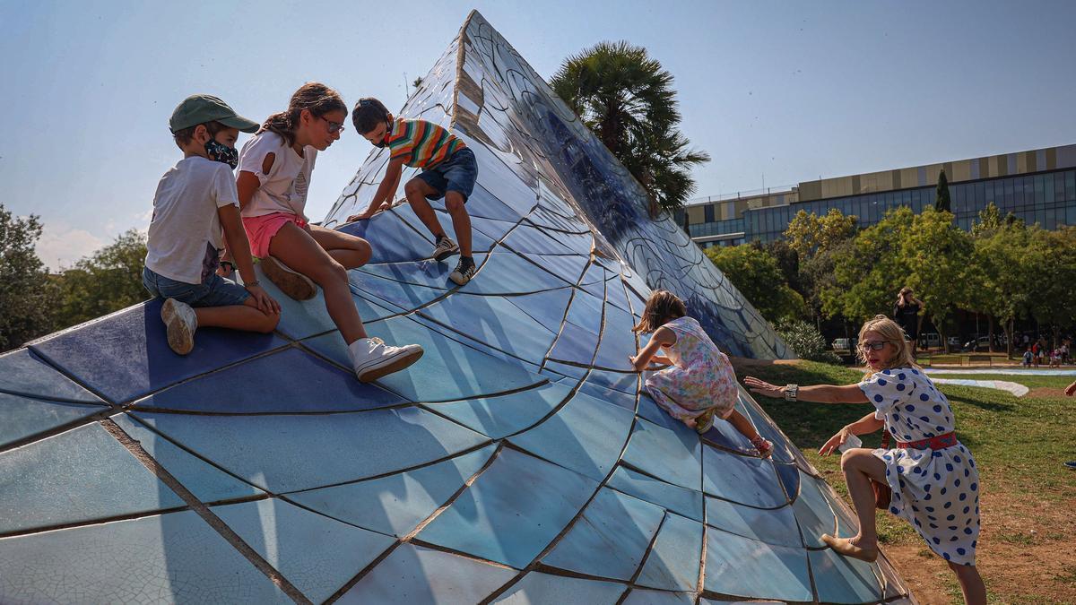 Ambiente de las fiestas de la Mercè descentralizada en el Parc de l’Estació del Nord