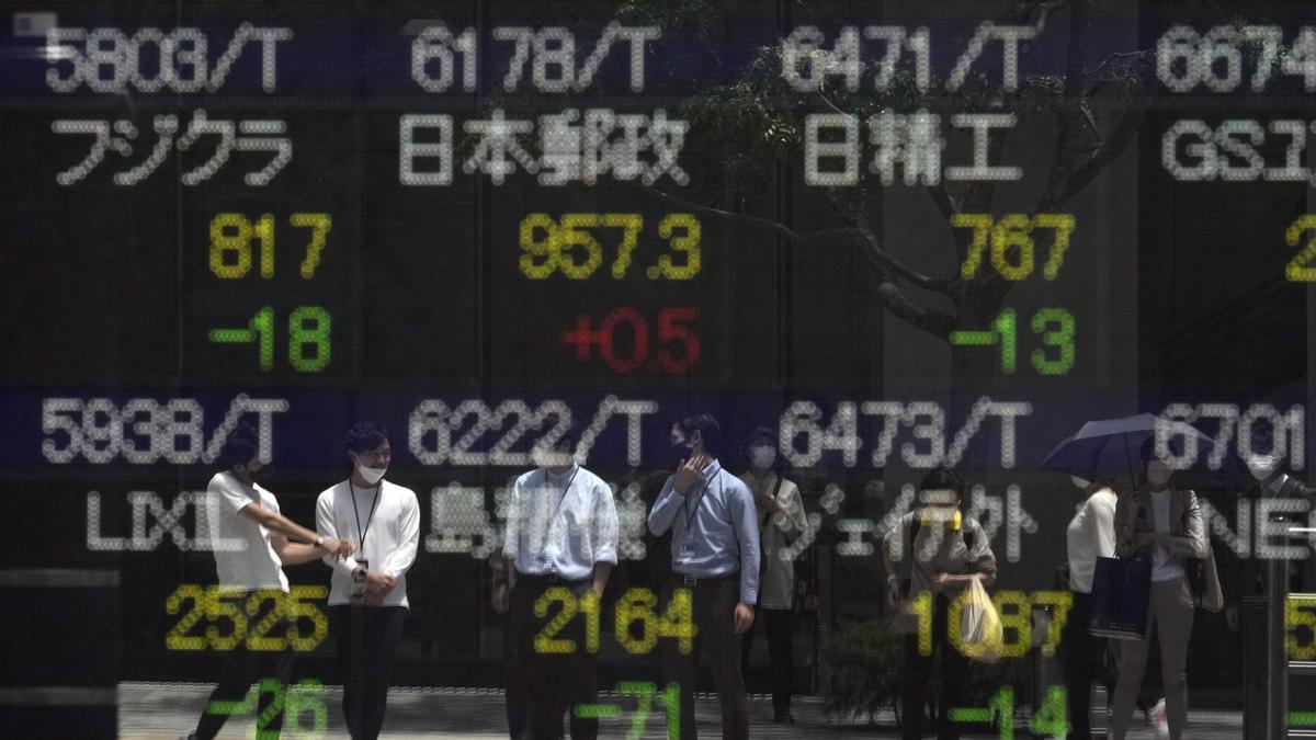 El Nikkei supera los 30.000 puntos al descanso por primera vez desde septiembre de 2021.