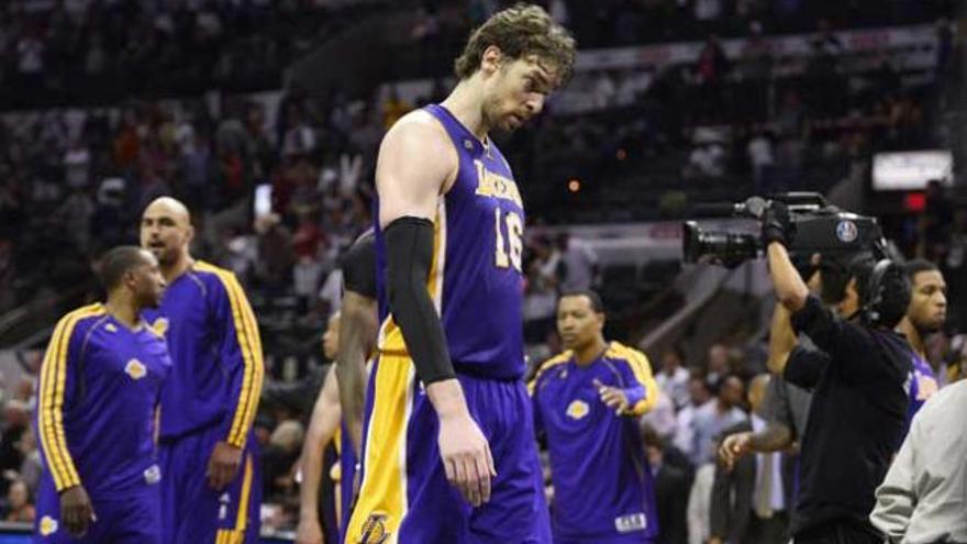 Pau Gasol, cabizbajo durante el partido.