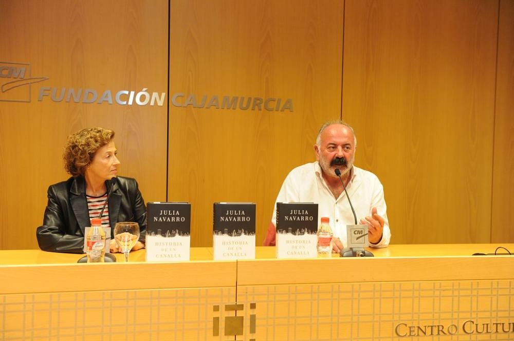 Presentación del libro "Historia de un canalla", d