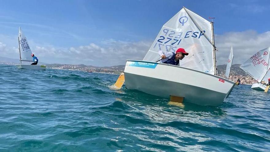 The Canarian Miguel Méndez debuts in the national Optimist with a fourth place