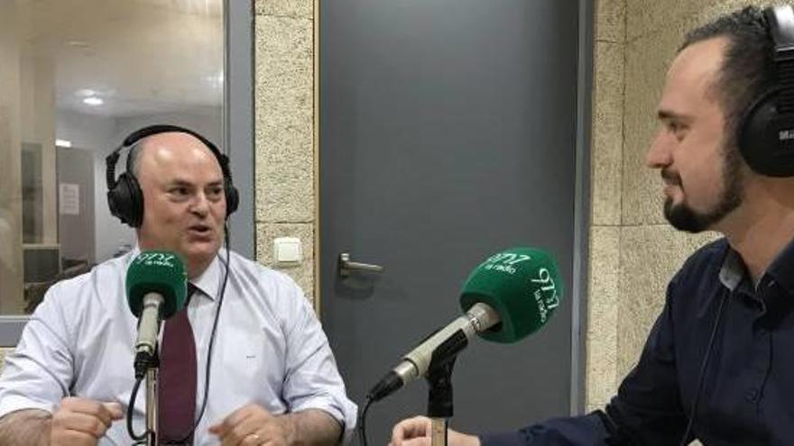 Alberto de Rosa junto a Gustavo Clemente ayer durante la entrevista en 97.7 Radio Levante.