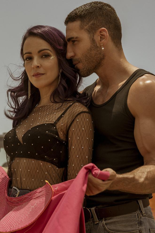 Verónica Sánchez y Miguel Ángel Silvestre en 'Sky rojo'