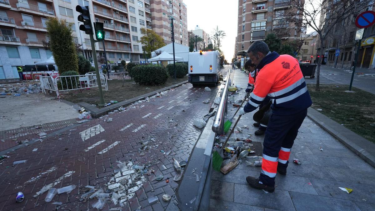 Limpieza de calles durante las pasadas fiestas de la Magdalena de Castelló.