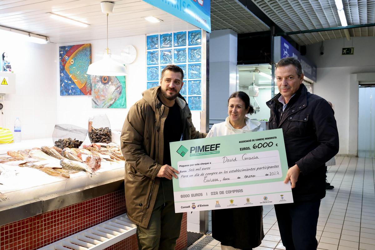 Cómo gastar 6.000 euros en una mañana de compras en Ibiza