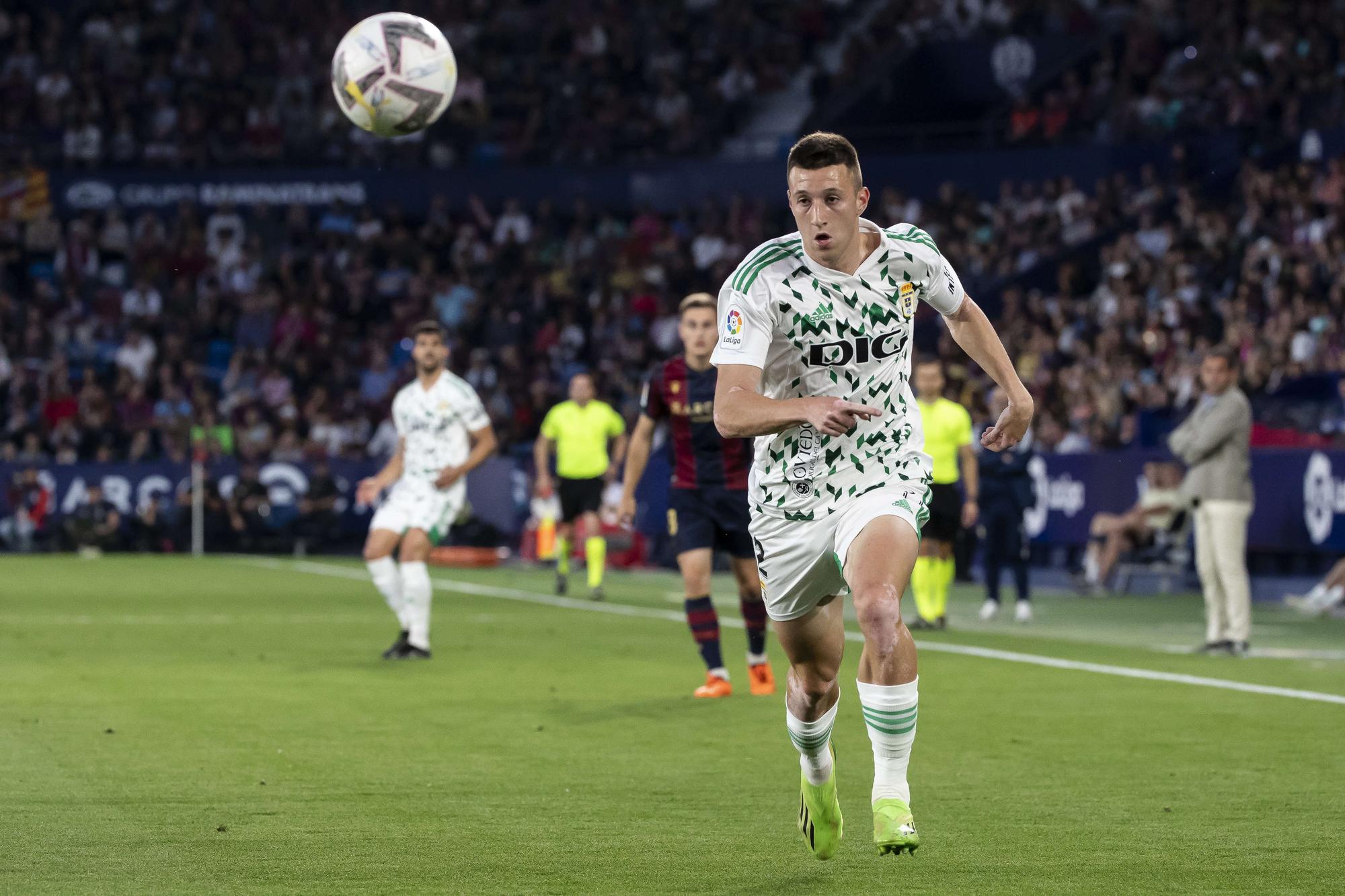 EN IMÁGENES: Así fue el encuentro entre el Real Oviedo y el Levante