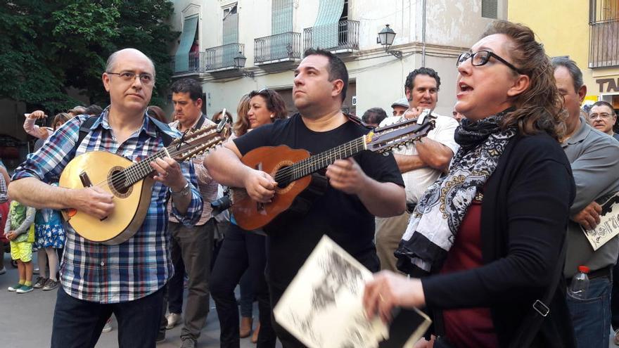 Na Jordana y Alimara y Lo Rat Penat celebran el canto de los Mayos