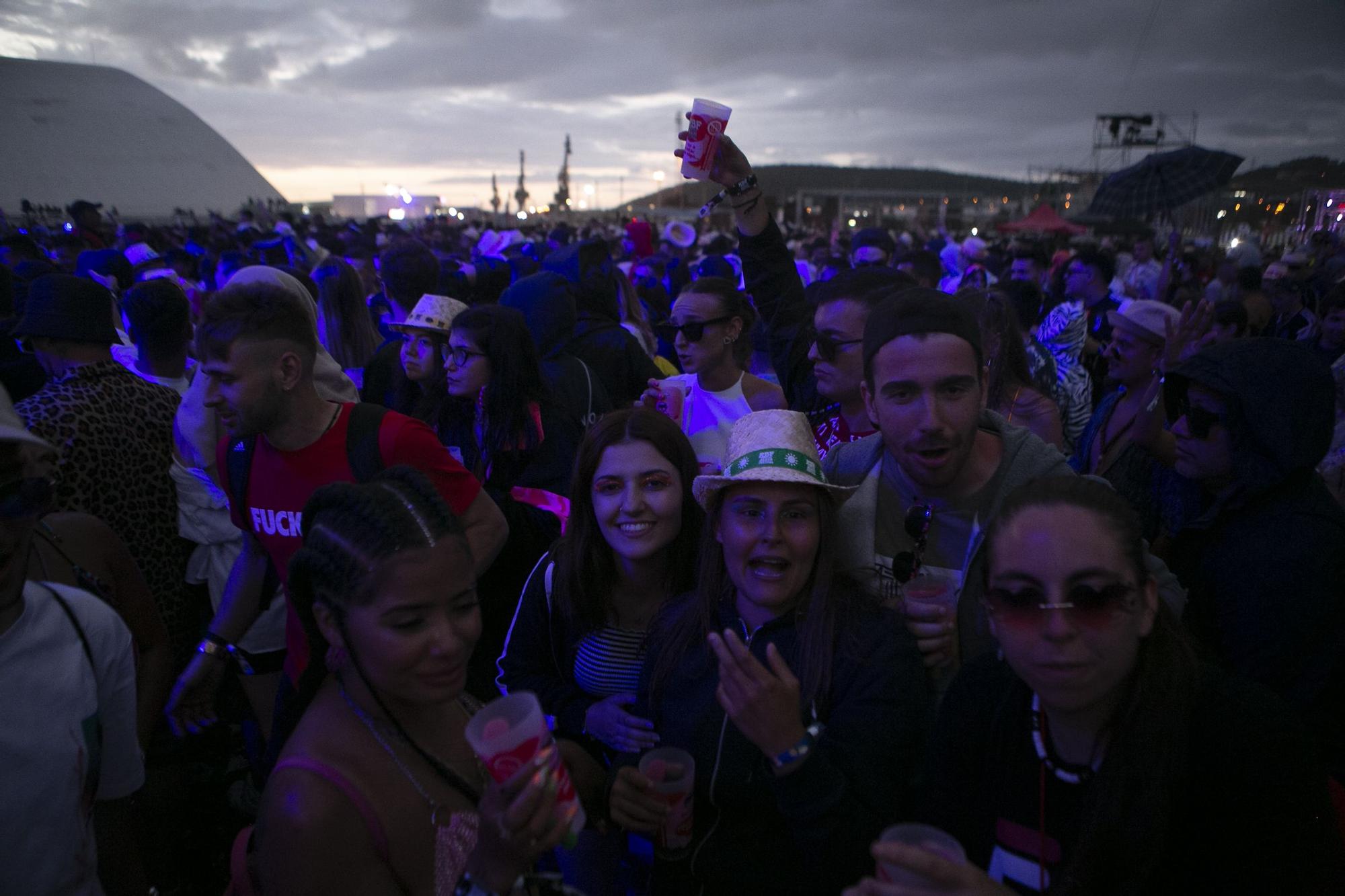 En imágenes: así fue el primer día del Reggaeton Beach Festival de Avilés