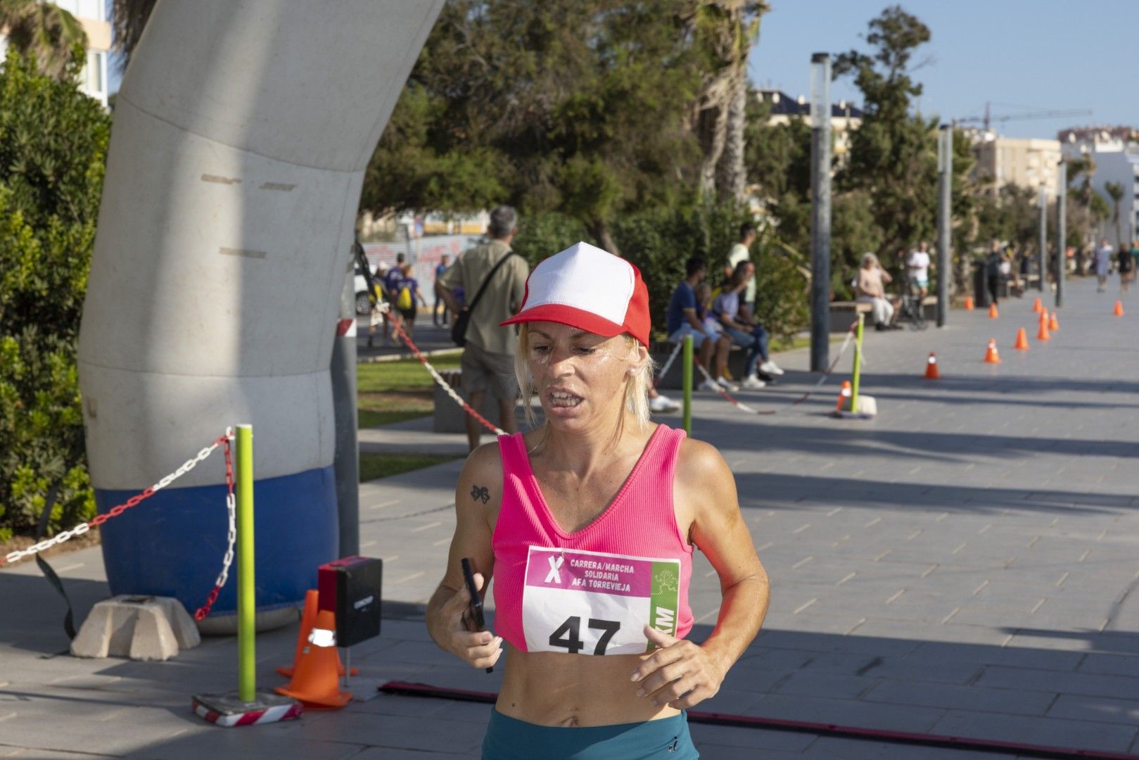 Así fue en imágenes una nueva edición de la carrera solidaria de AFA Torrevieja