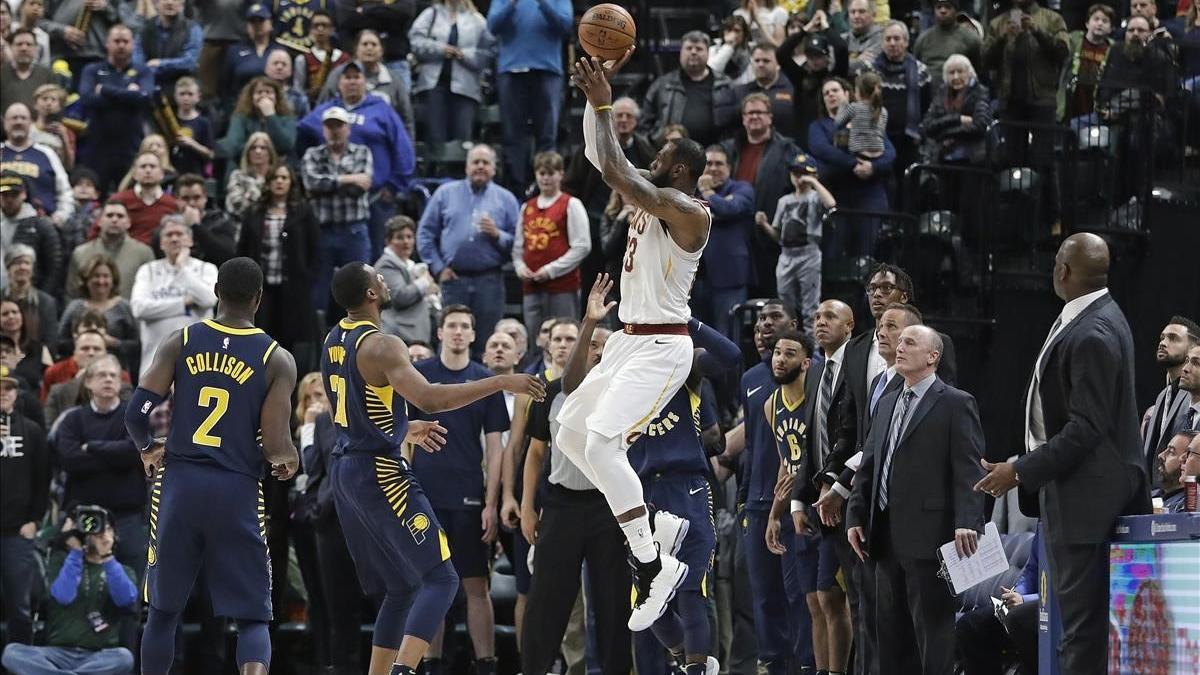 Lebron James falla el triple decisivo ante los Pacers.