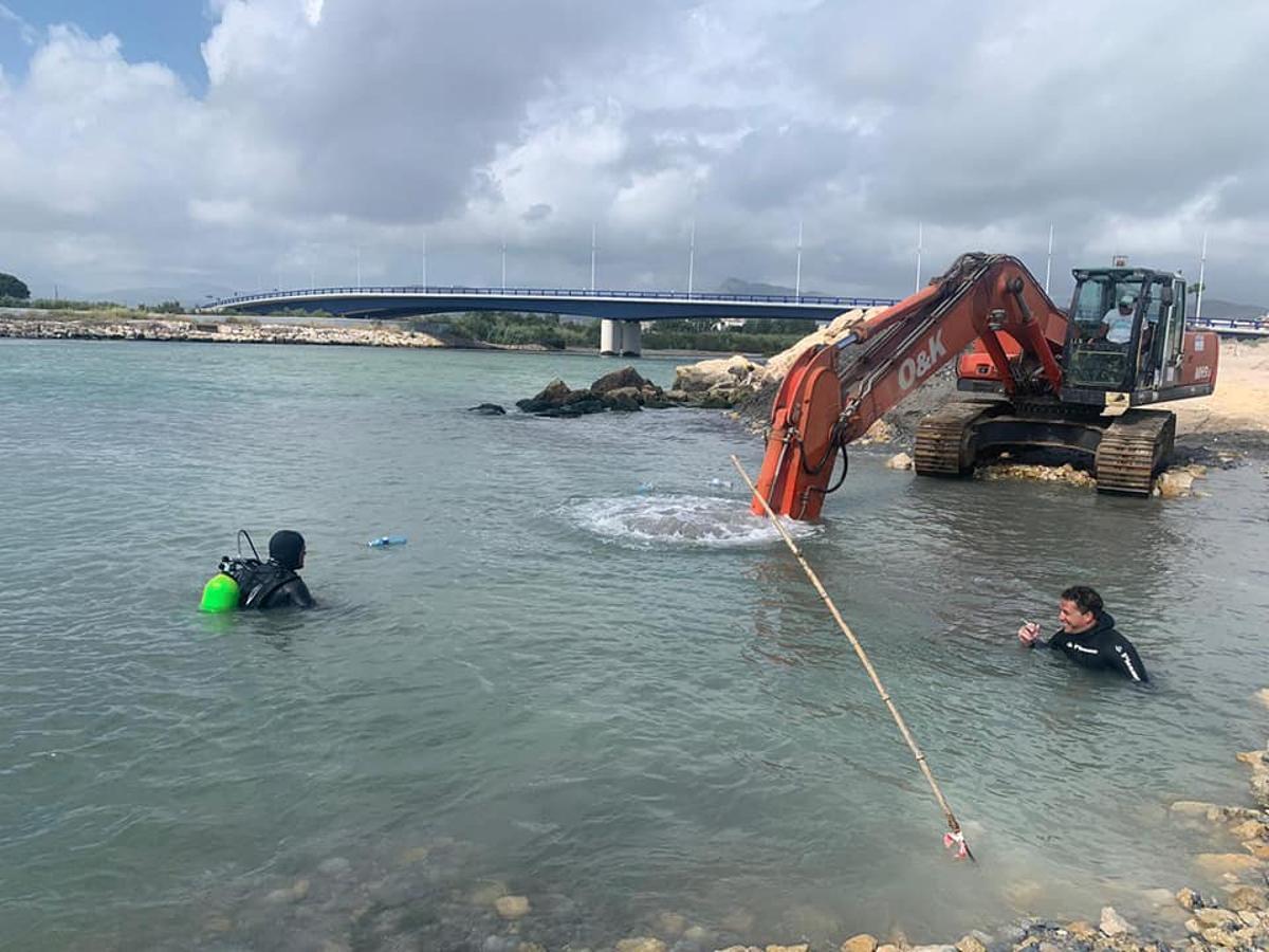 La reparación, en el año 2020 del emisario submarino de Gandia.