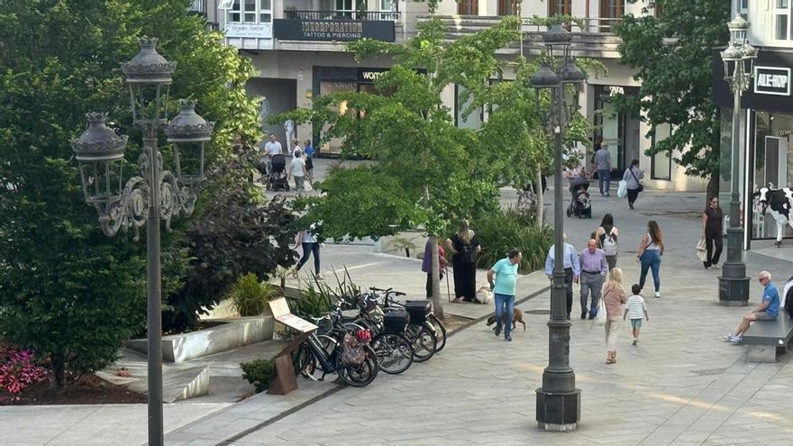 Vilagarcía renueva las farolas de Praza de Galicia