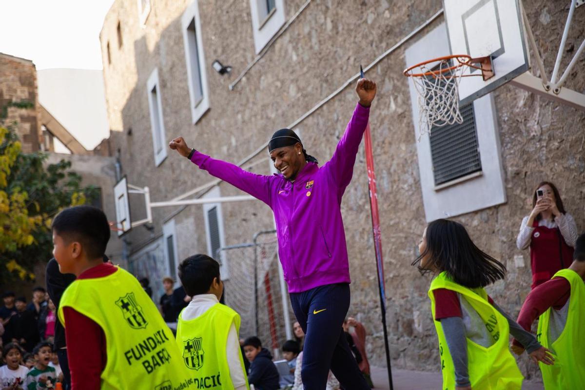 Marcus Rashford en l'Escola Vedruna de El Raval.