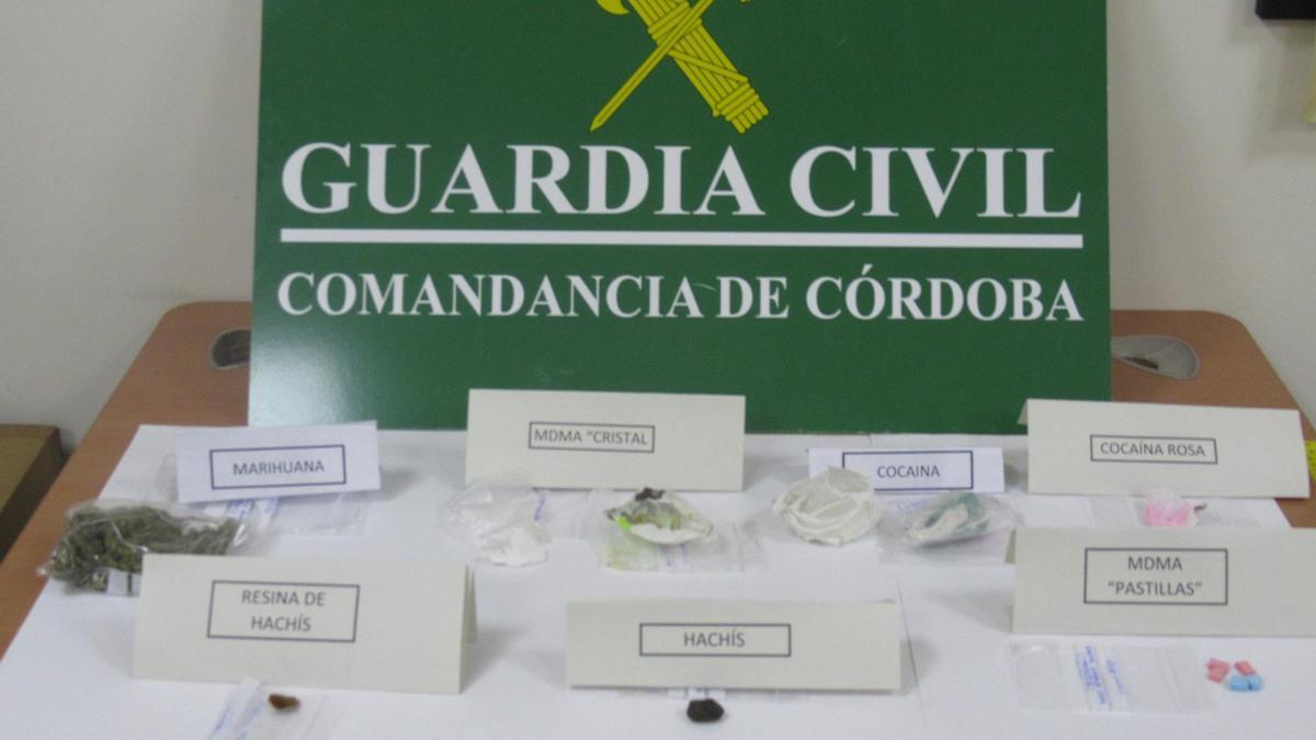 Droga intervenida en el control de la Guardia Civil a la entrada de Montilla.