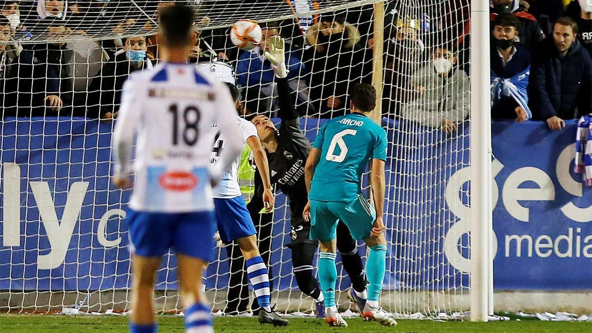 Alcoyano - Real Madrid | Las paradas de Lunin