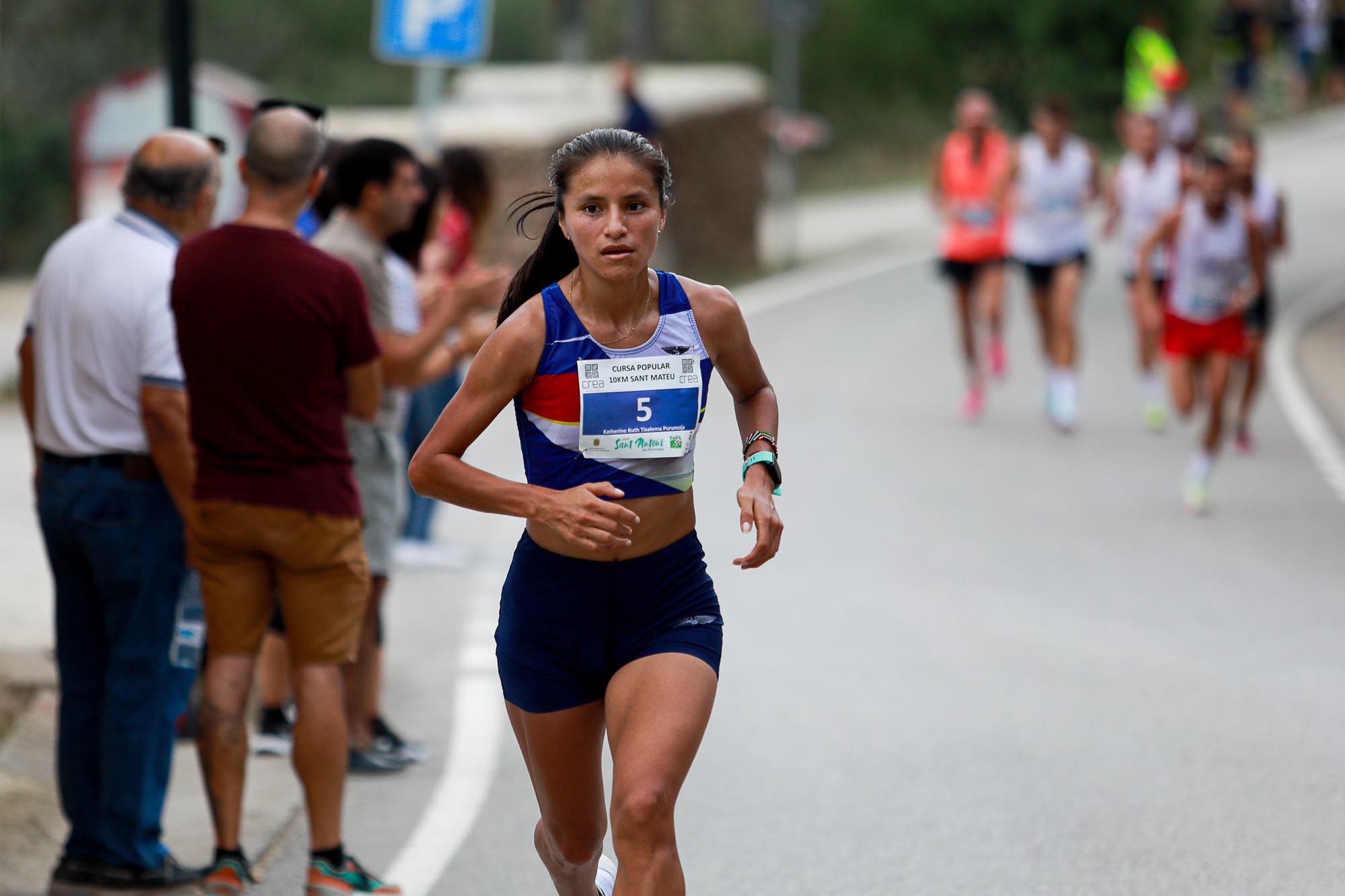 Búscate en la galería de imágenes de la Cursa 10K Pla de Sant Mateu