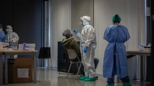 El coronavirus torna a desbocar-se a Catalunya amb 7.047 casos més i 86 morts
