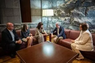 Reunión entre el presidente de Canarias, Fernando Clavijo, y la ministra de Igualdad, Ana Redondo