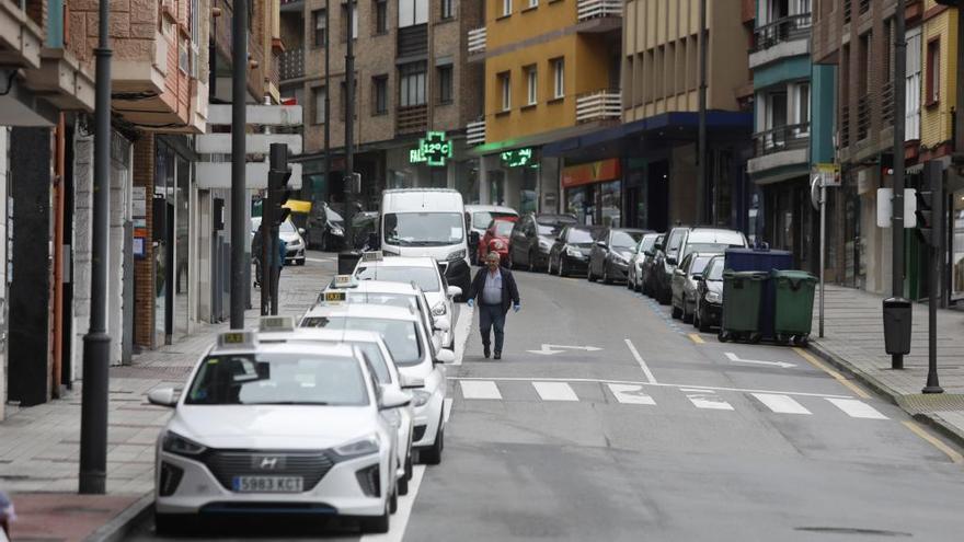 Críticas de los taxistas al Ayuntamiento por no regular la reducción de servicios