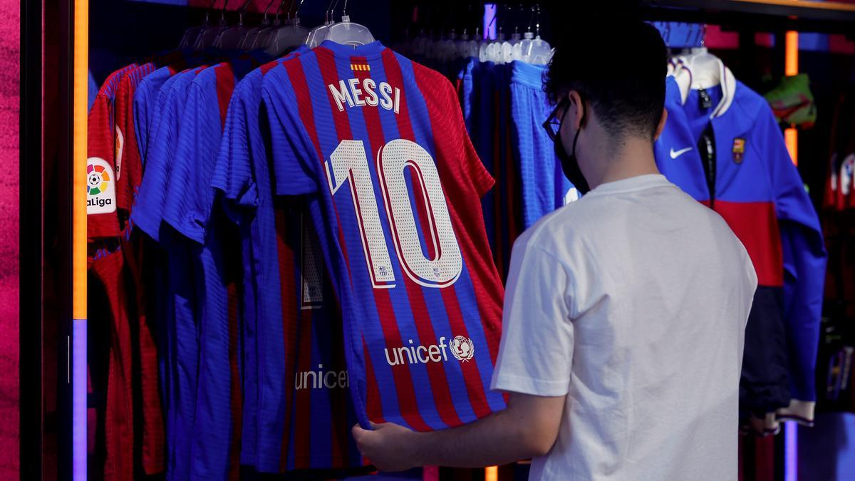 Las camisetas de Leo Messi están en la botiga