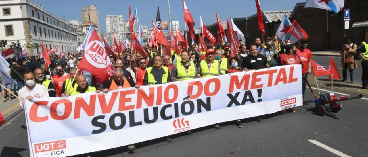 Cabecera de la manifestación que recorrió las calles de A Coruña. |   // CARLOS PARDELLAS