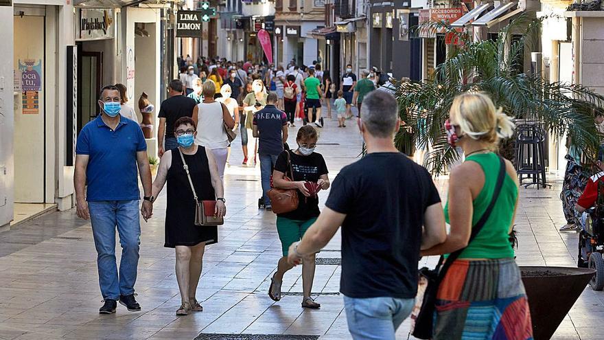 La calle Major de Gandia llena de gente en una imagen del pasado septiembre. | LEVANTE-EMV