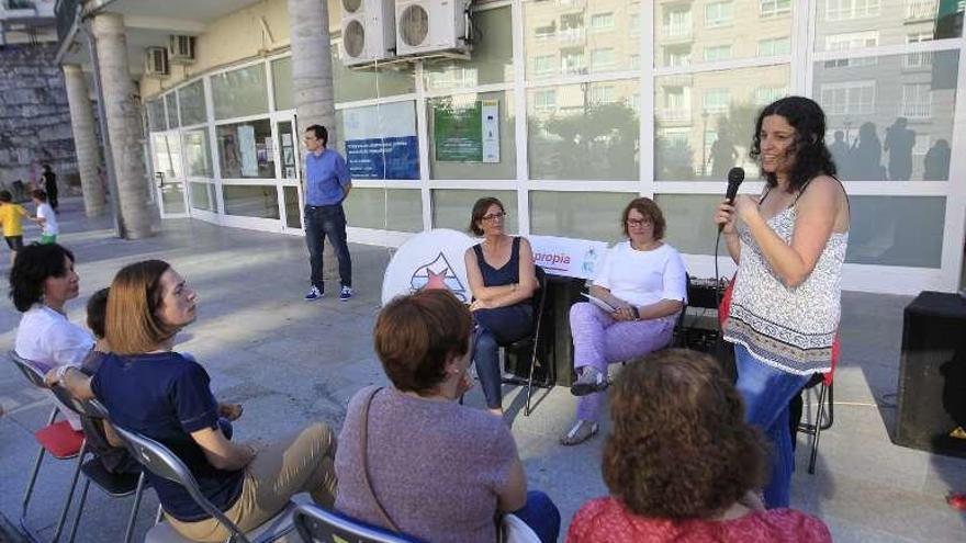 Noa Presas, en un acto del BNG en el parque de A Solaina de A Valenzá. // J. R.