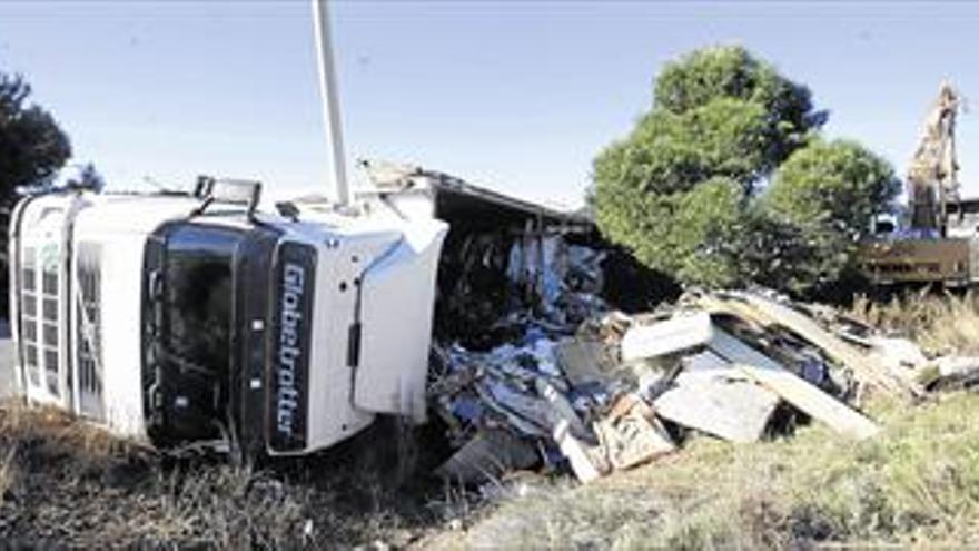 ILESO TRAS VOLCAR A LA ENTRADA DE LA AP-7 EN CASTELLÓN