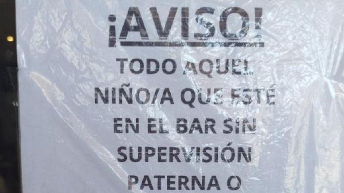 El aviso de un bar a los padres