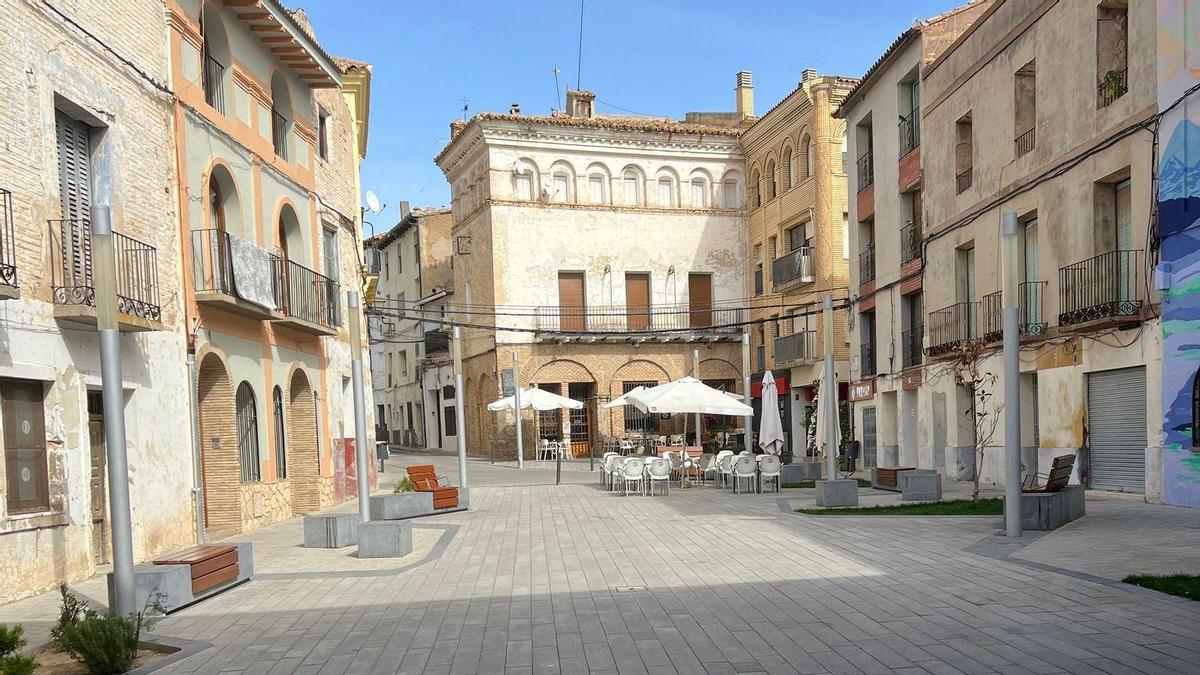 La plaza de España de Épila ha sido escenario de una profunda renovación.