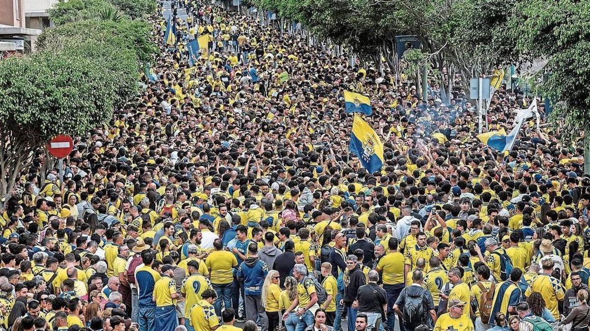 carnés de 100 a 265 euros y Día del Club contra el Tenerife
