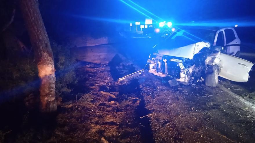 Sale de la UCI el conductor que chocó con su coche contra un árbol en Formentera