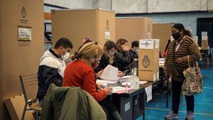 Argentinos acuden a las urnas para las elecciones primarias legislativas