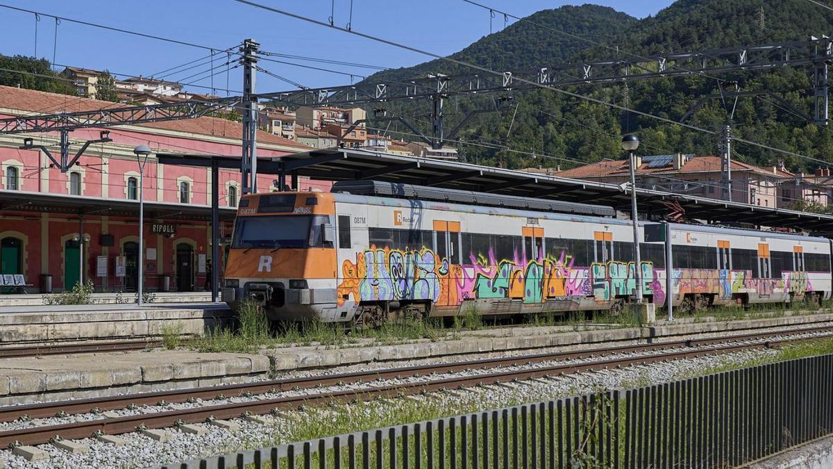 Un tren de Rodalies en una estación.