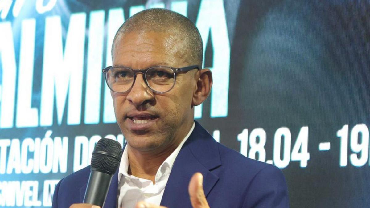 Djalminha habla tras la presentación de su documental. |  LCO