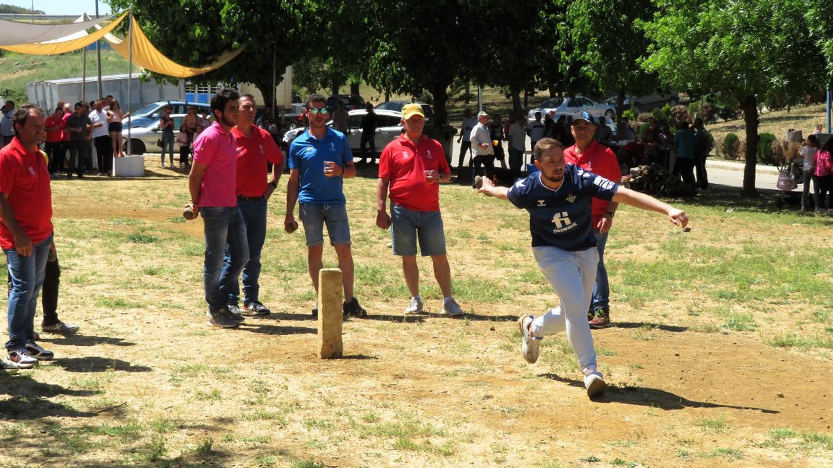 El juego del mojón, protagonista del 1º de Mayo en Monesterio