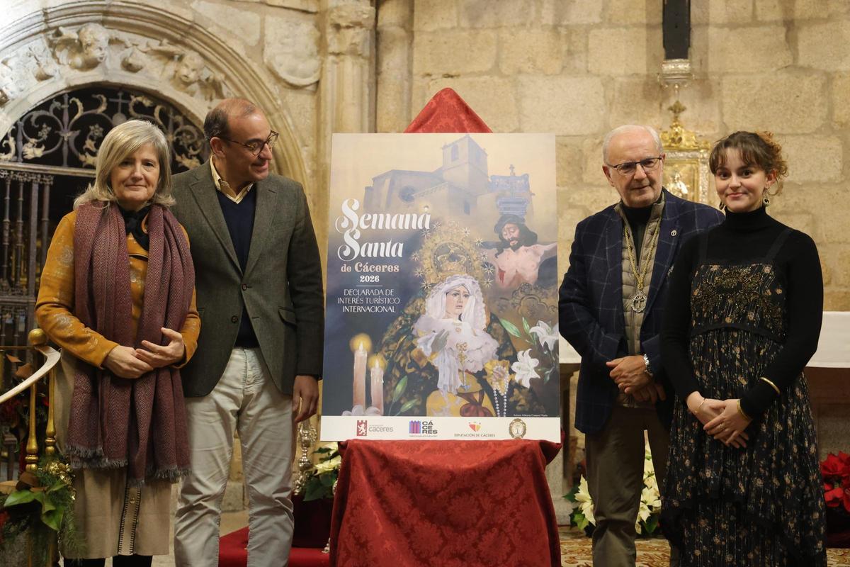 Bazaga, Mateos, el cartel, Santos Benítez y la autora.