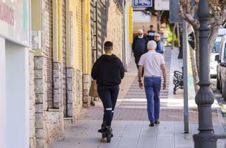 La ordenanza que regulará el uso de patinetes eléctricos prohibirá que circulen por aceras, parques y jardines