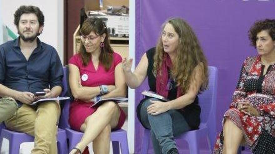 Alberto Jarabo, Laura Camargo, Viviana de Sans y Marta Maicas, en la sede de Podemos en Ibiza.