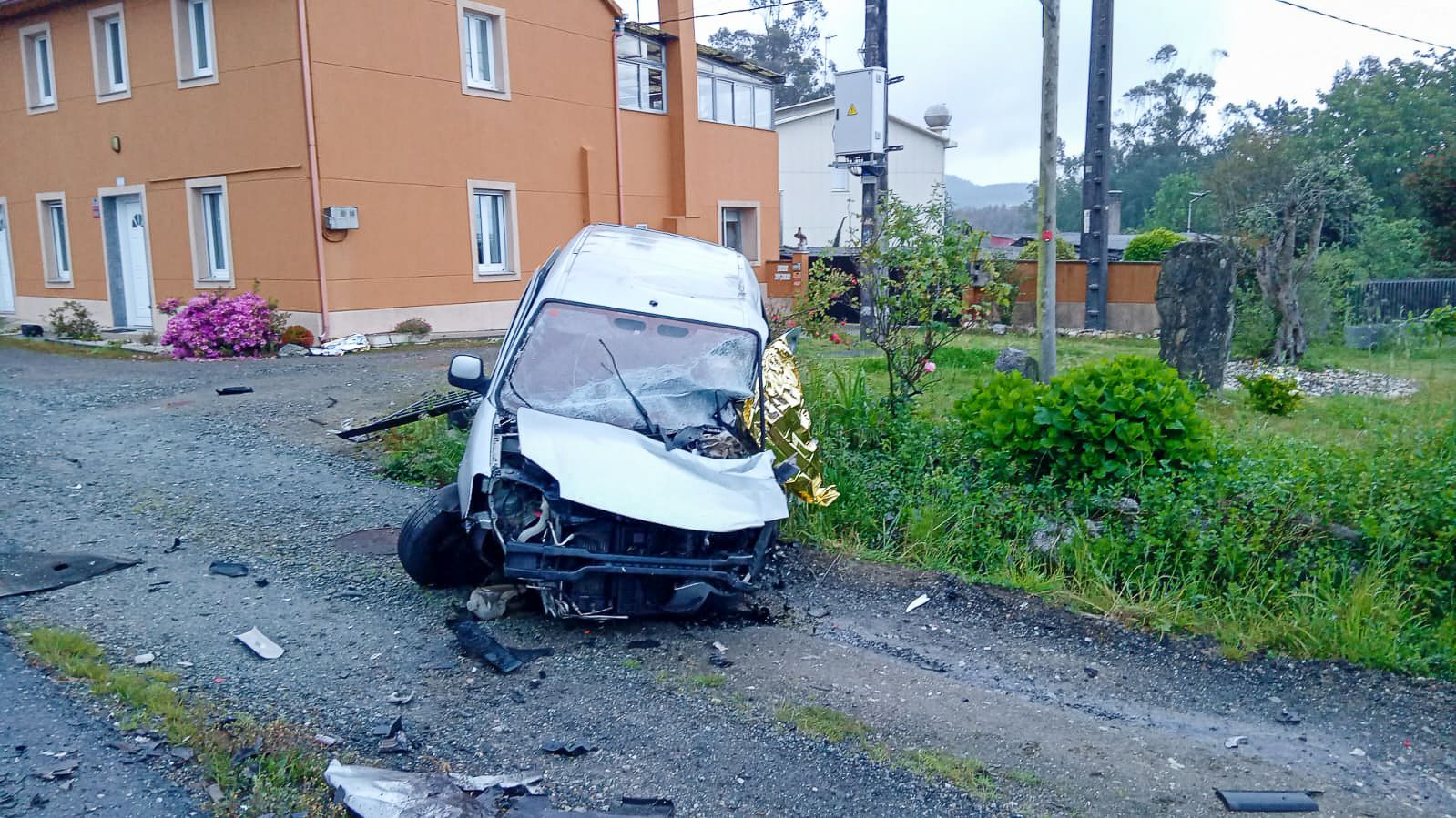 Dos muertos y una herida grave en un accidente en Ordes