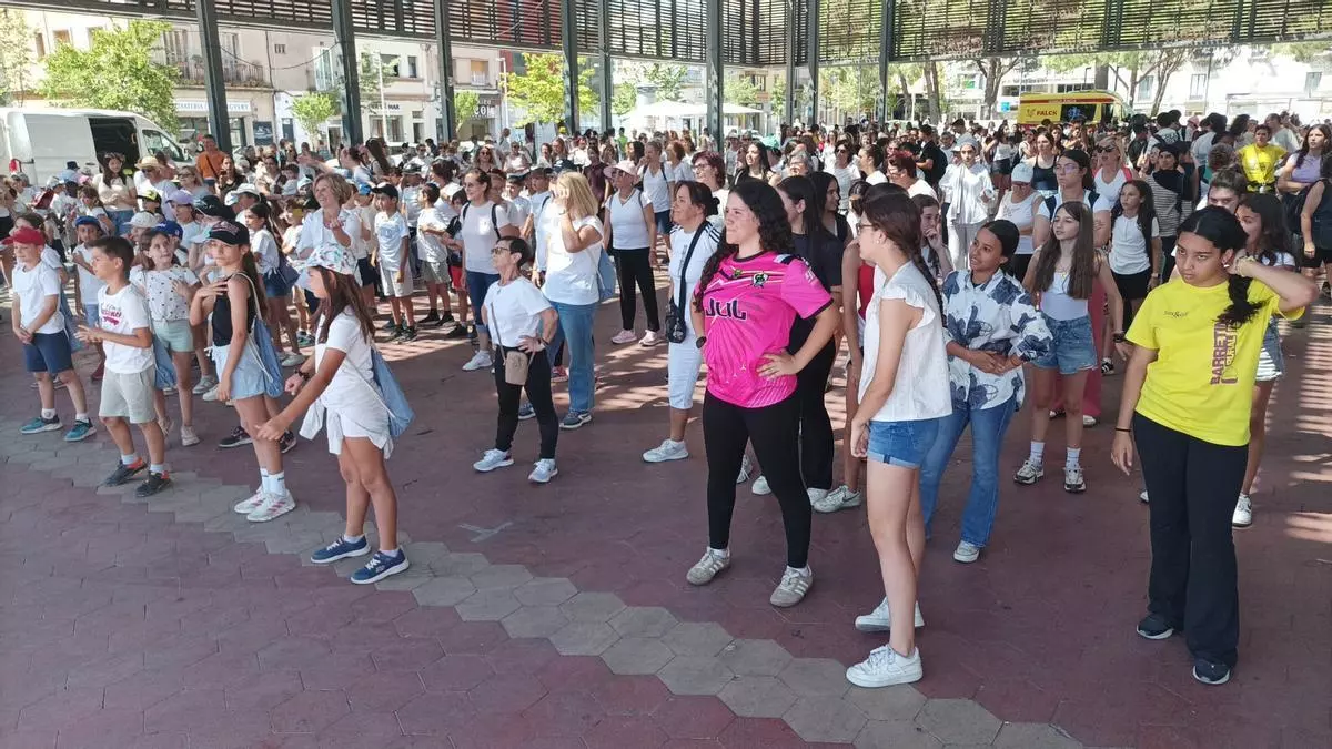 Figueres omple la plaça Catalunya per defensar els drets de les persones grans