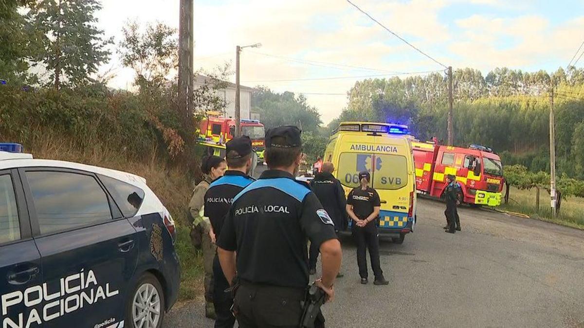 El accidente mortal del bombero mientras realizaba labores de extinción de un autobús en llamas se produjo en la parroquia compostelana de Aríns.